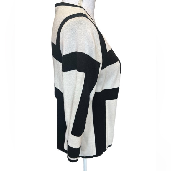 Chico’s Women’s Black/white Sweater 3/4 Sleeve Size Medium 8 - Picture 3 of 4